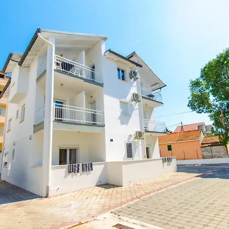 Adria Apartman *
