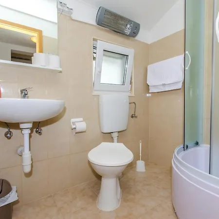 Adria Apartman *